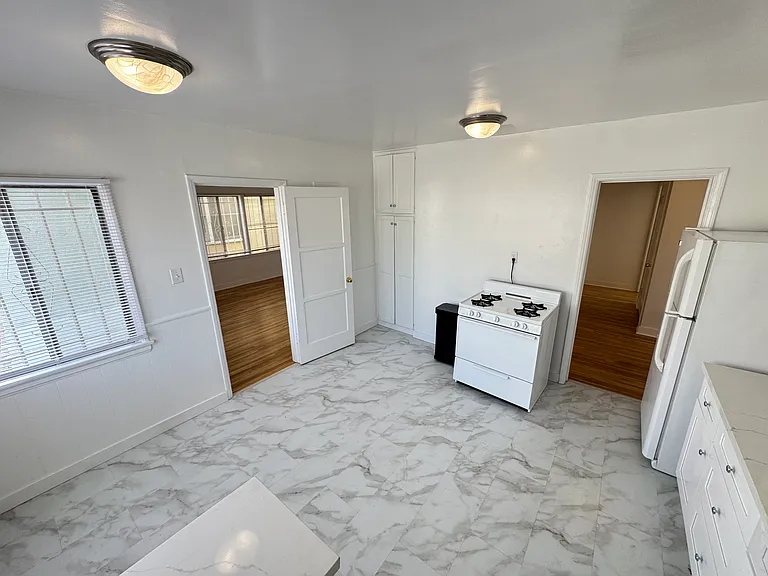 439 N Spaulding Ave — Photo 8