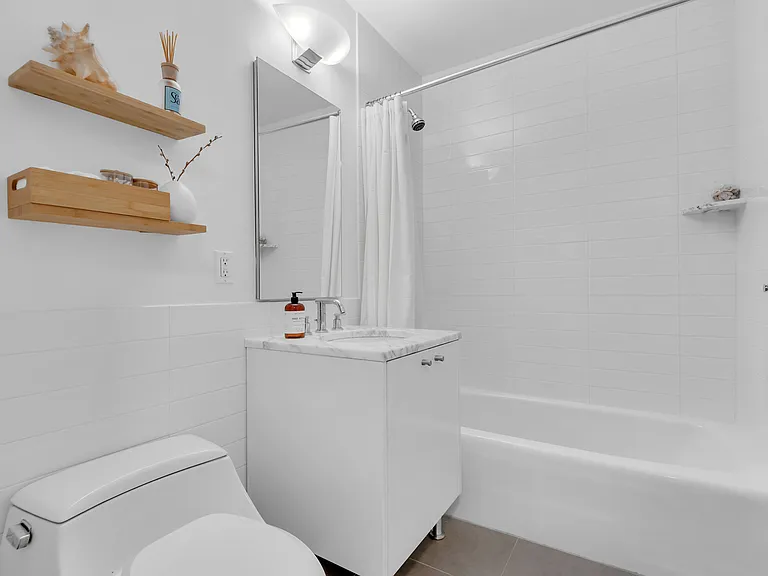 4630 Center Blvd #605 — Photo 7