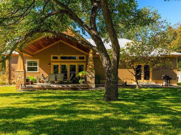 806 E Highway St, Kerrville, TX 78624