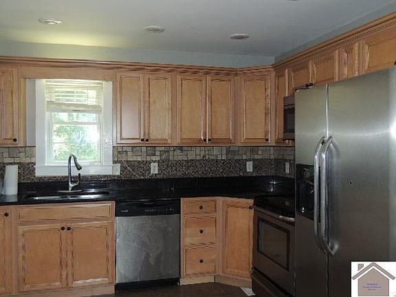 4th image of 504 Macedonia St