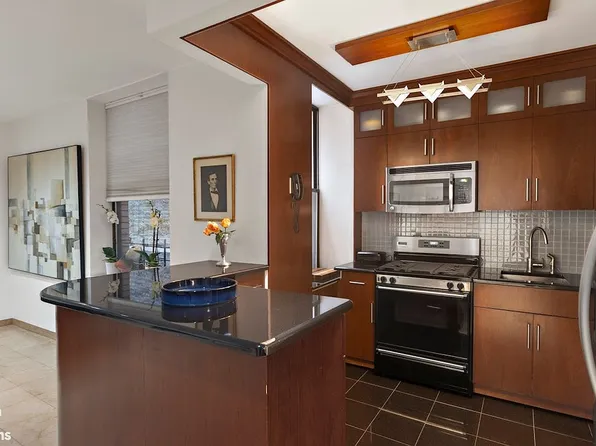 112 E 83rd St APT 1B, New York, NY 10028
