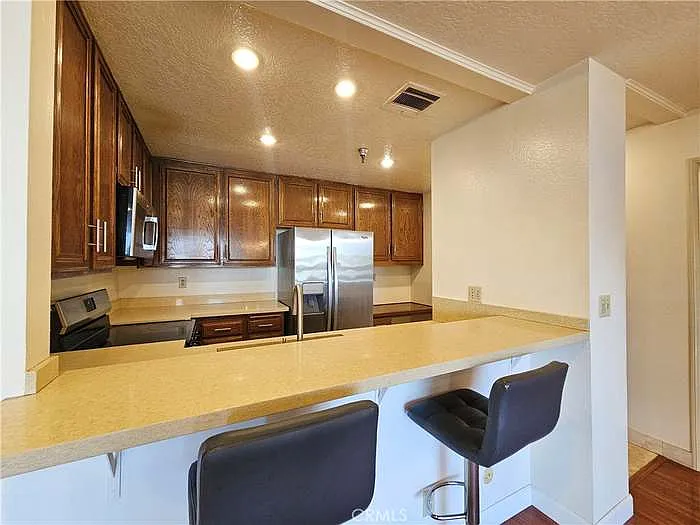 121 S Hope St — Photo 3