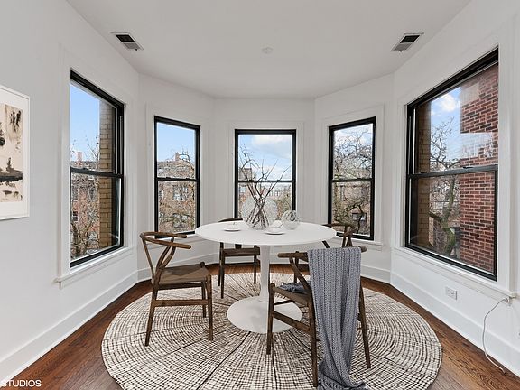 5th image of 3723 N Pine Grove Ave APT 3