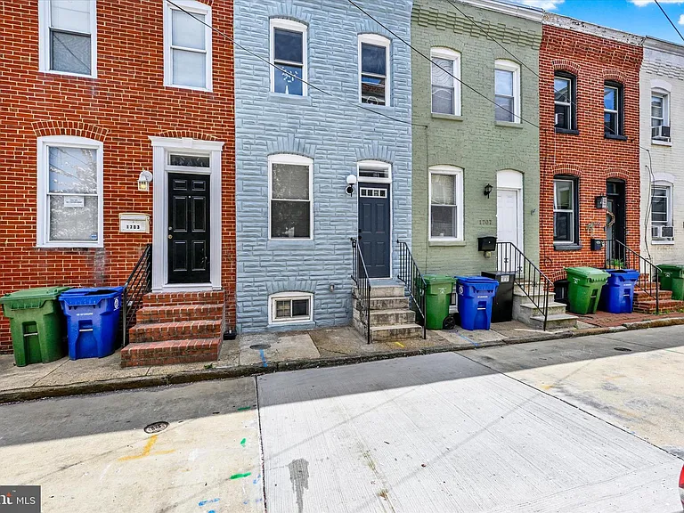1705 Olive St — Photo 2