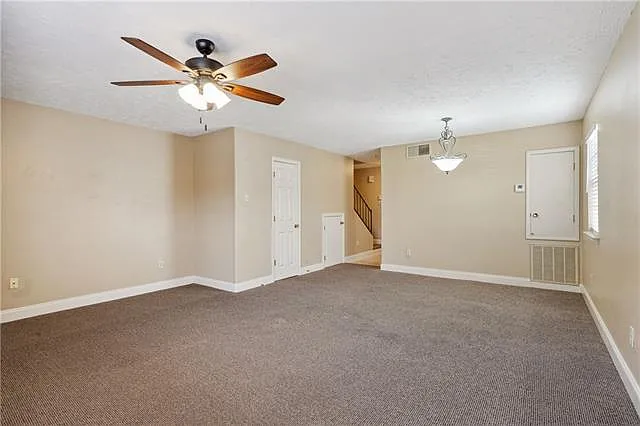 4425 Barnett St #A — Photo 10
