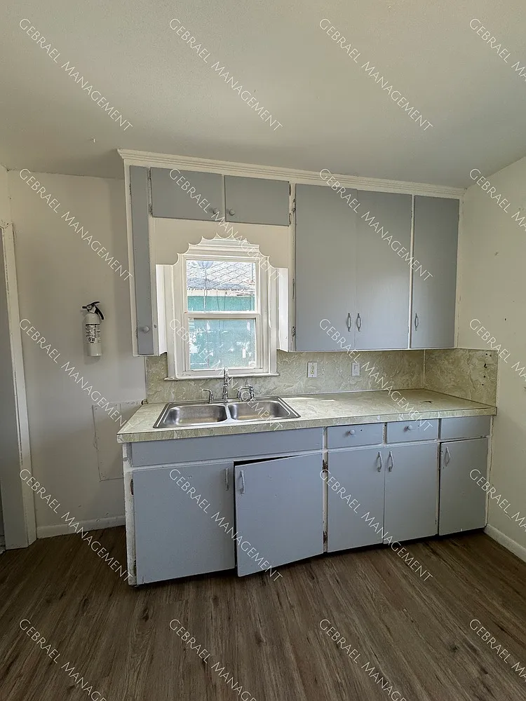 2469 Gibson St. — Photo 4