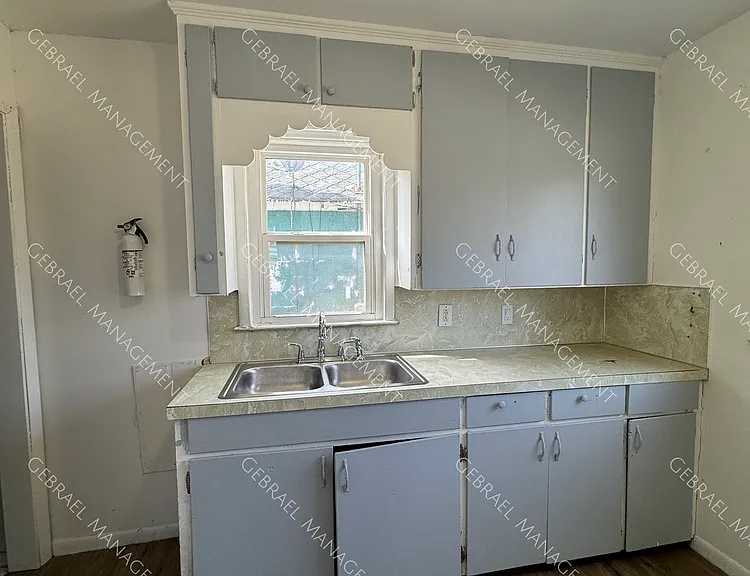 2469 Gibson St — Photo 4