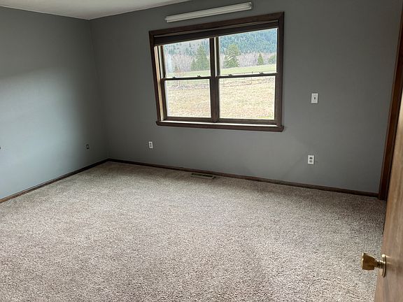 5th image of 646 Meadowlark Dr