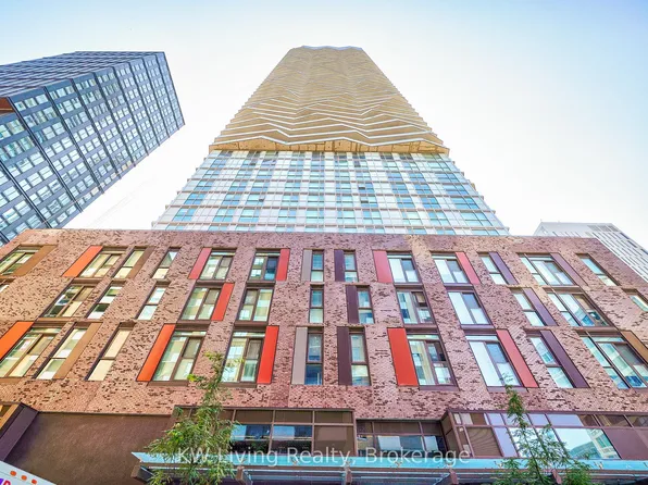 100 Dalhousie St #2701, Toronto, ON M5B 2A6