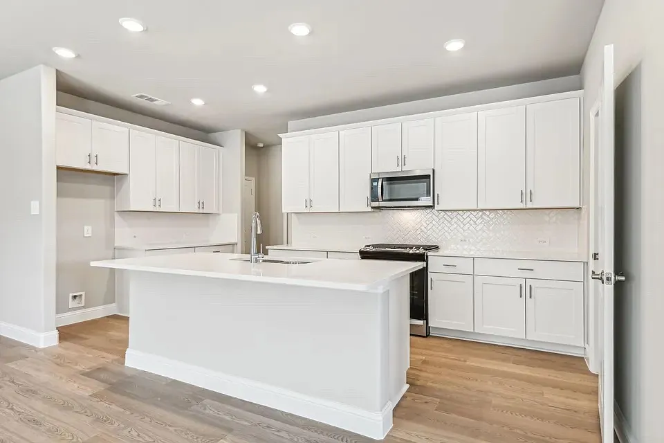5 bed, 3627 sqft, $3,000 — Photo 3