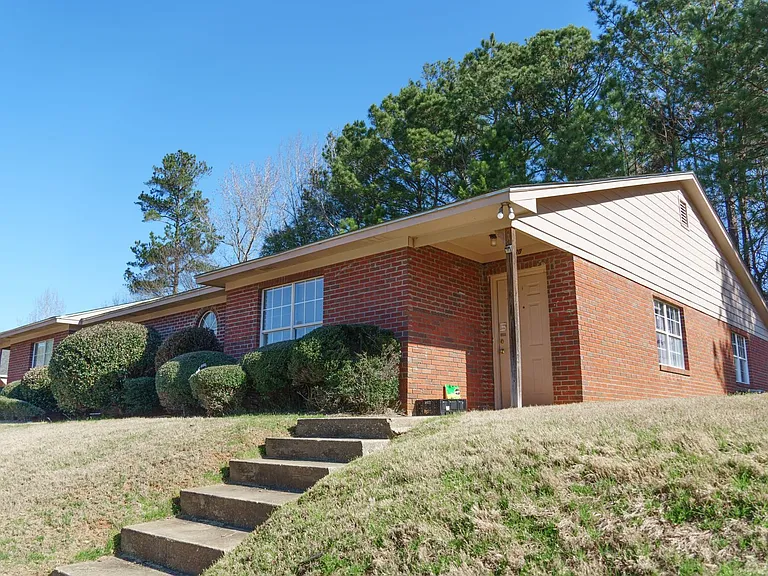 1170 Northwood Dr — Photo 3