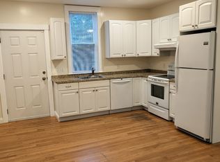 28 Mount Pleasant Ave APT 1A, Ipswich, MA 01938