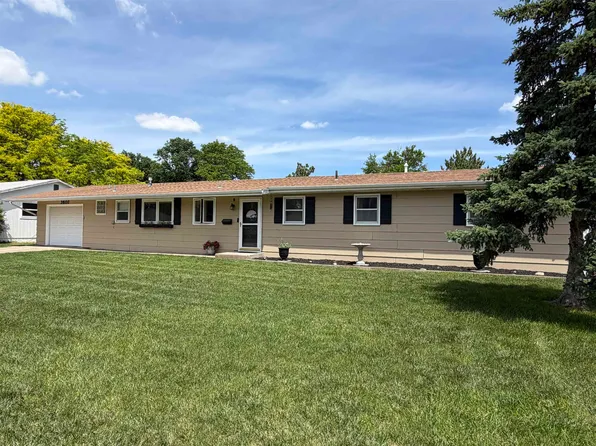 2607 Wright Ave, North Platte, NE 69101