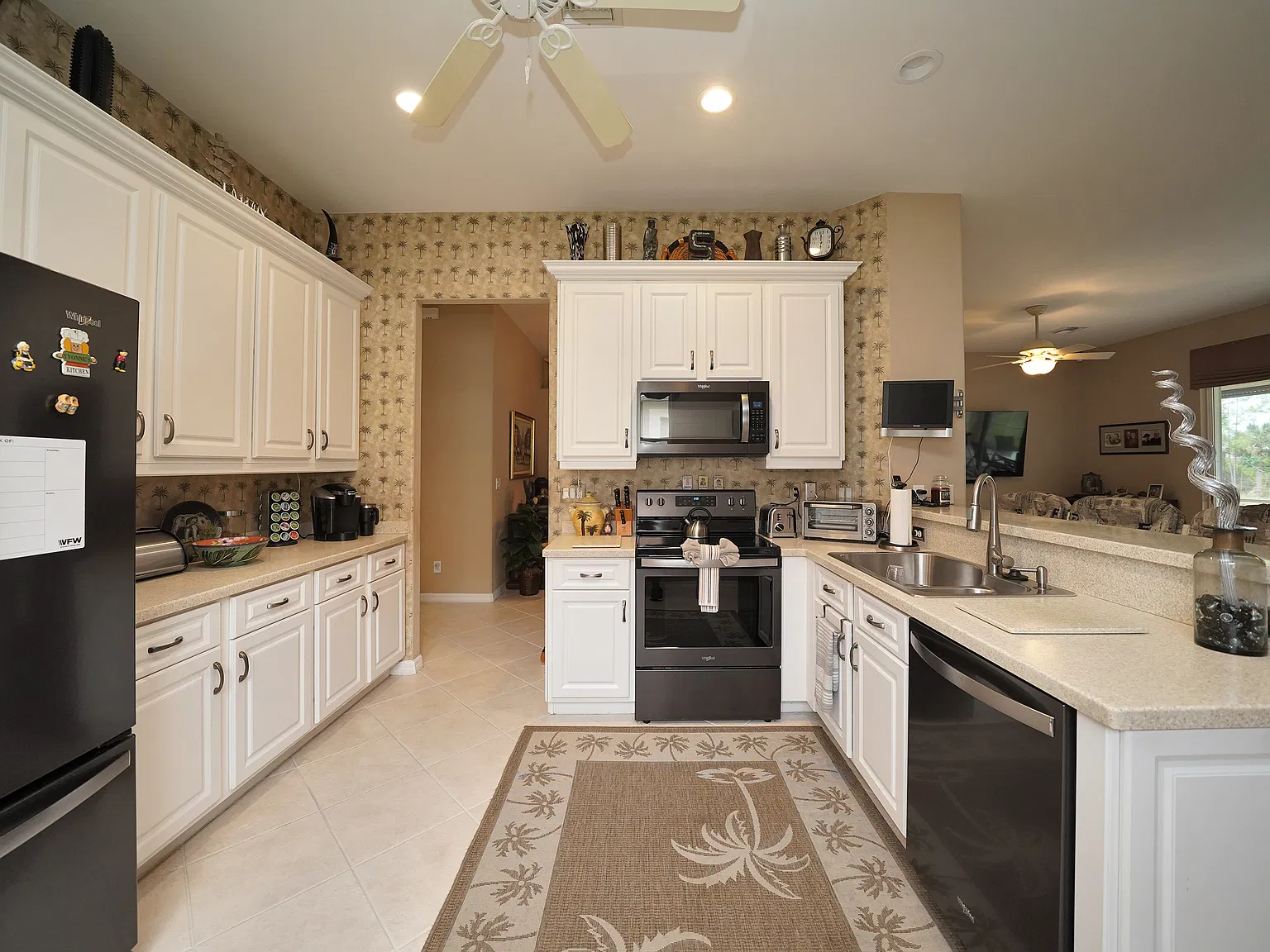 3 bed, 2100 sqft, $6,000 — Photo 3