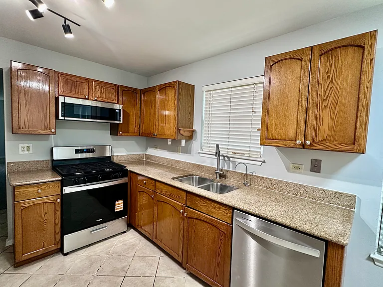 1200 Churchill Ct — Photo 10