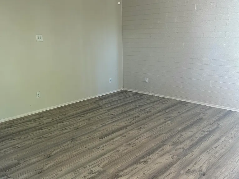 320 E Willetta St #7 — Photo 5