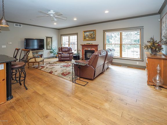 12310 15 Mile Rd-104