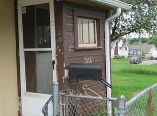 2116 Hamilton St SW, Cedar Rapids, IA 52404
