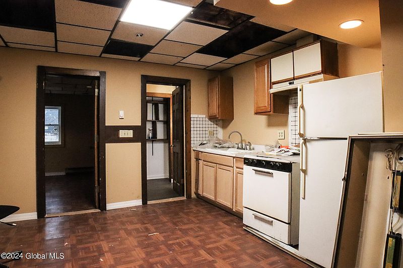 4th image of 480 Hamilton Street