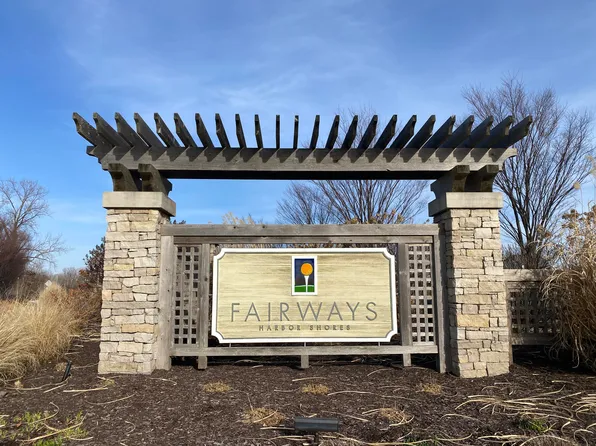 460 Golden Bear Ct, Saint Joseph, MI 49085