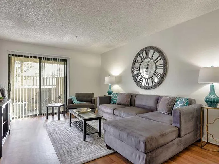 Sterling Sahara Apartments — Photo 15