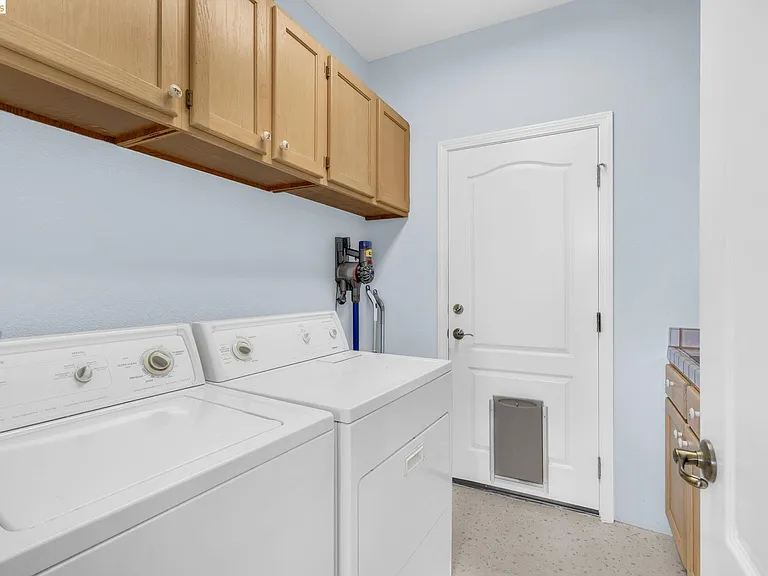 5640 Edgeview Dr — Photo 44