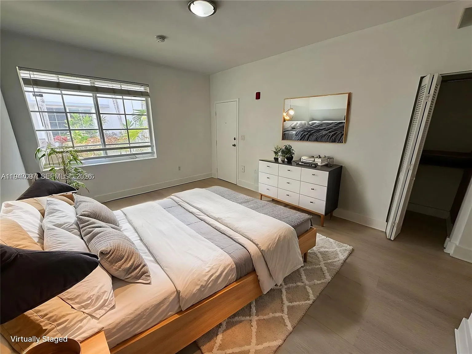 The Ambassador Condo — Photo 4