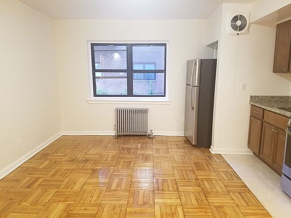 4th image of 18830 87th Dr APT 1S