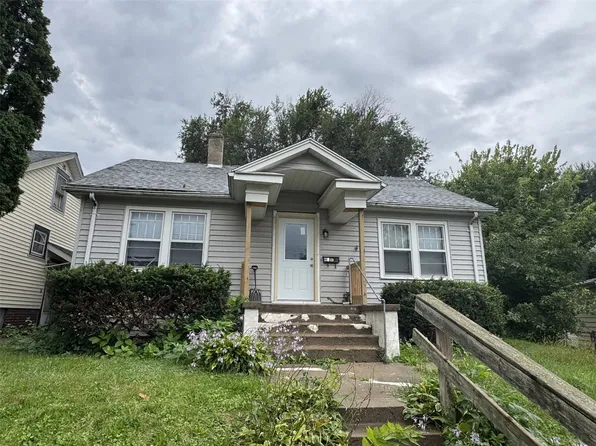 238 11th St NW, Cedar Rapids, IA 52405