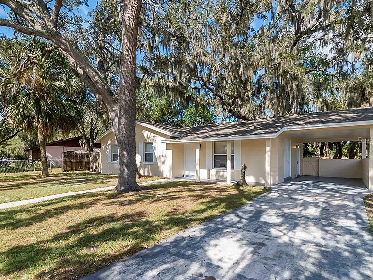 707 Wynn Dr — Photo 1