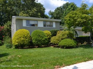 29 Dartmouth Dr, Hazlet, NJ 07730