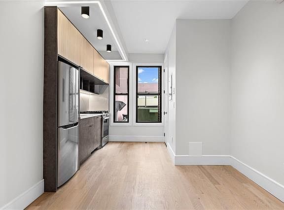 4th image of 542 Newark Ave Floor 2