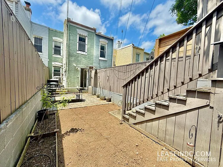 2333 17th St NW — Photo 15
