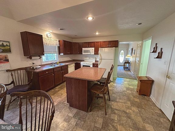 4th image of 525 Parkview Ln #113
