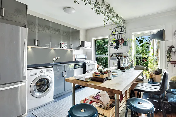 Rented by Compass | media 9