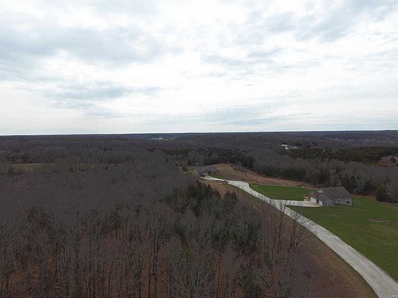 4th image of 100 Deer Valley Ln