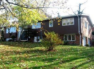 1869 Swallow Hill Rd, Pittsburgh, PA 15220