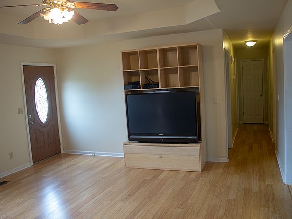 3rd image of 545 Morris Dr