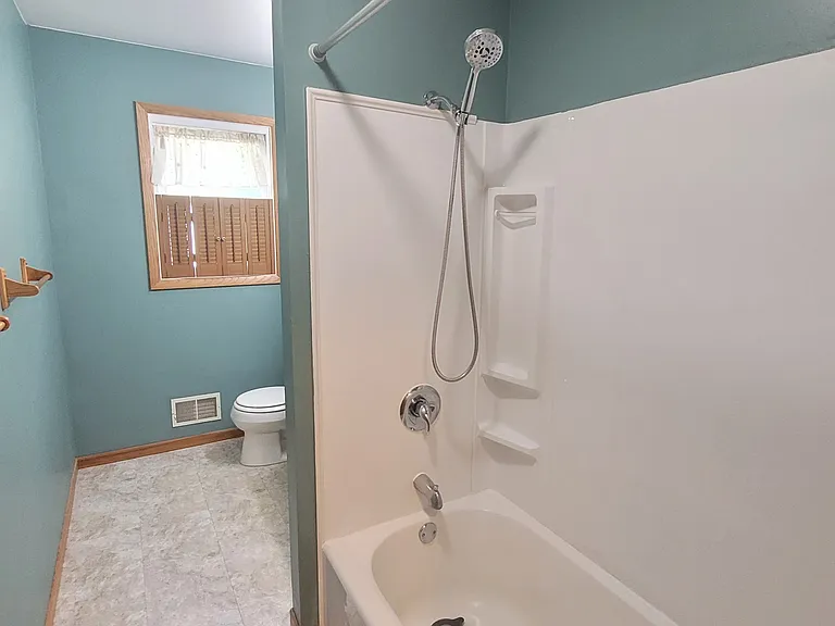 Main level bathroom with shower tub