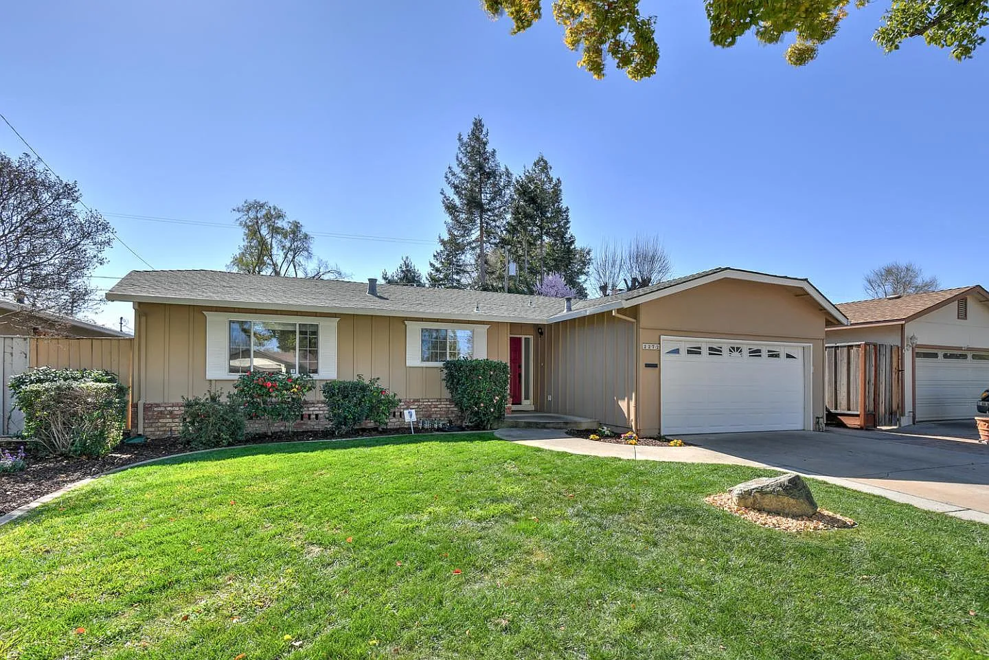 2272 Highland Park Ln photo 1