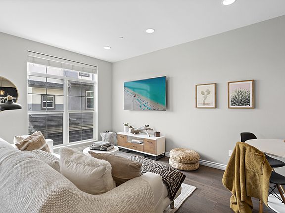 4th image of 642 Seabright Cir