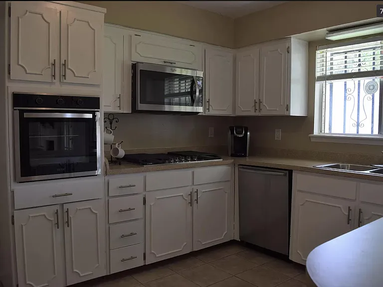 10349 Biscaine St — Photo 9