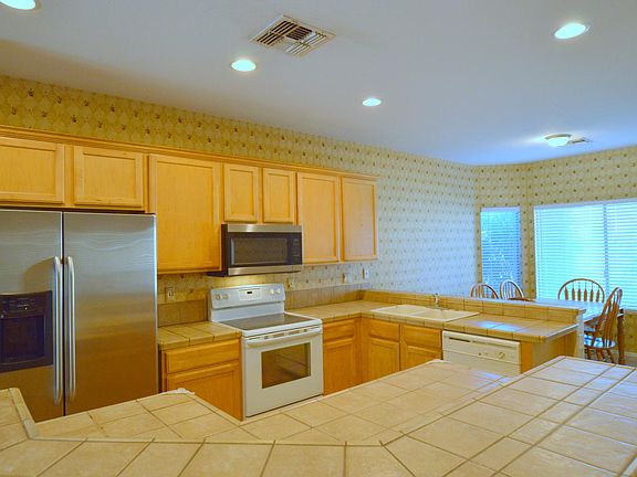 5th image of 659 E Payton Cir