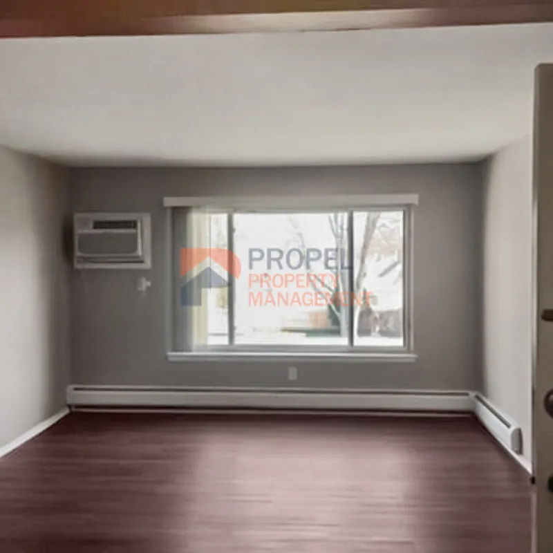 2 bed, 1.0 bath, 900 sqft, $1,000 — Photo 2