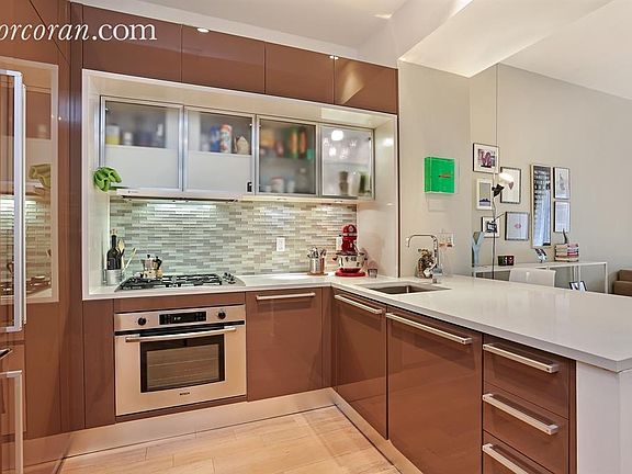 3rd image of 75 Wall St #26R
