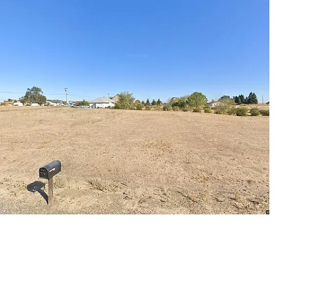 1926 Village Dr photo 1