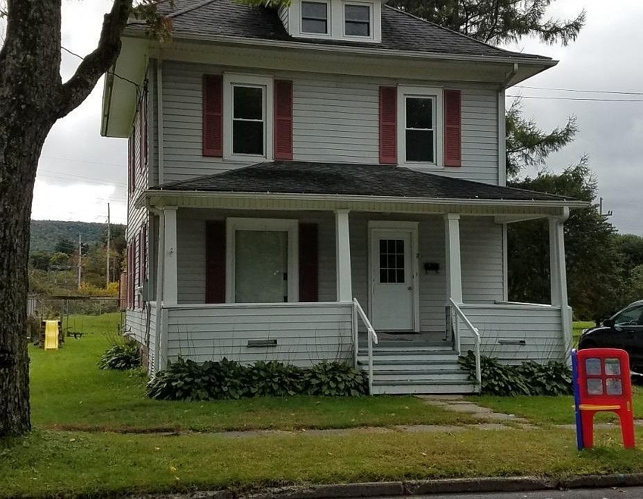 1st image of 9 Oak Ave
