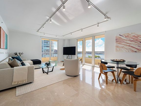 3rd image of 90 Alton Rd APT 902