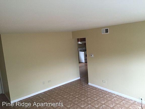 2nd image of 914 Parkwood Dr APT 1E