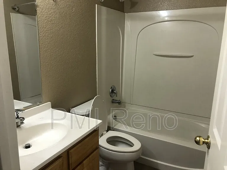 453 Roberts St #B — Photo 7